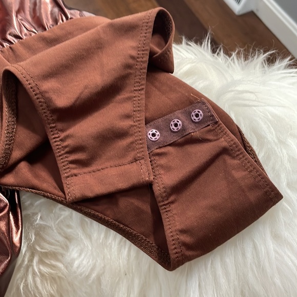 BRONZE PLUNGING NECKLINE GIGOT SLEEVE BODYSUIT - Picture 10 of 13